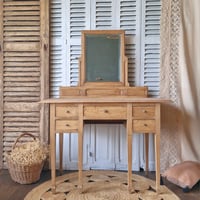 Image 2 of ANCIENNE COIFFEUSE EN CHÊNE BRUT