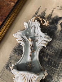Image 3 of Crucifix bénitier en porcelaine de Paris