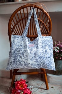 Image 6 of Tote bag [Toile de jouy bleu foncé]