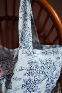 Image 7 of Tote bag [Toile de jouy bleu foncé]