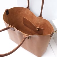 Image 5 of Large Tote in caramel