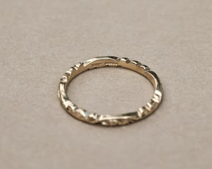 Image of 18ct gold 2.5mm floral carved ring