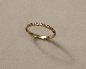 Image of 18ct gold 2.5mm floral carved ring