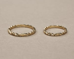 Image of 18ct gold 2.5mm floral carved ring