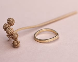 Image of 18ct yellow gold, 2mm milled edge wishbone ring