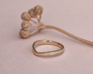 Image of 18ct yellow gold, 2mm milled edge wishbone ring