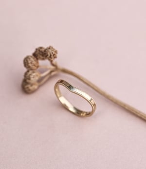 Image of 18ct yellow gold, 2mm milled edge wishbone ring
