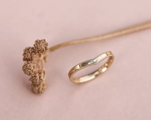 Image of 18ct yellow gold, 2mm milled edge wishbone ring