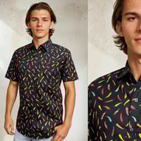 Camisa manga corta pimientos negra.