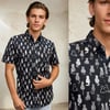 Camisa manga corta gato negra.