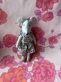 Image 2 of Lola