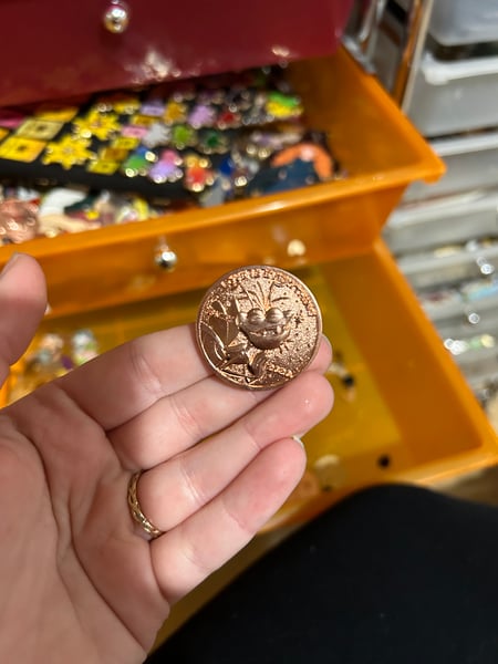 Image of Ray penny pin