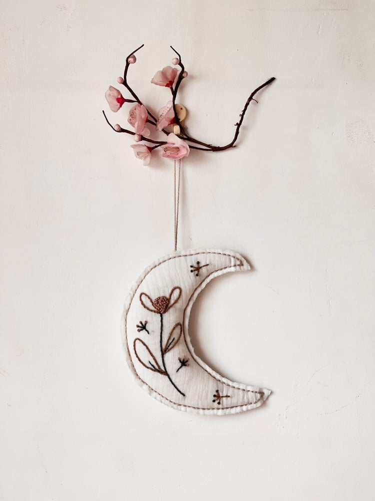 Image of Broderie - Lune florale