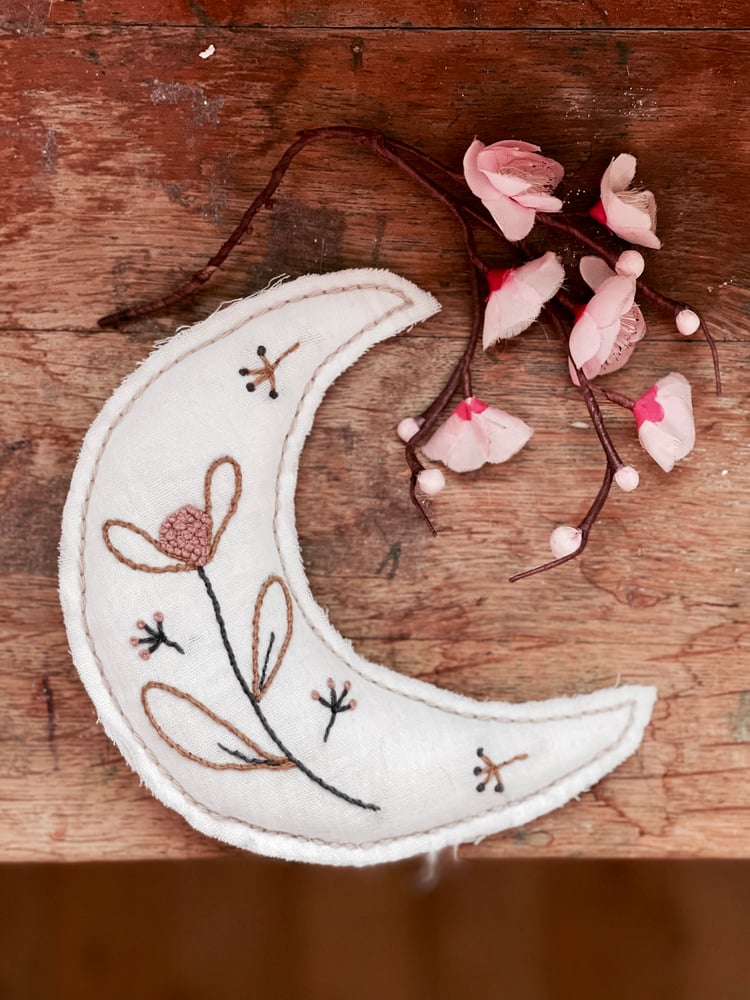 Image of Broderie - Lune florale