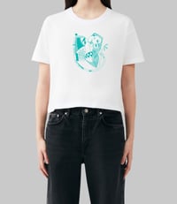 Image 2 of The Kiss Boxy Crop: White - Teal 