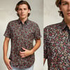 Camisa manga corta florecitas negra