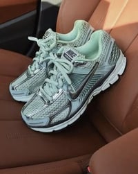 Image 5 of Air Zoom Vomero 5