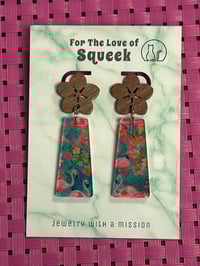 Image of Flamazing Drop Earrings with Wood Flower