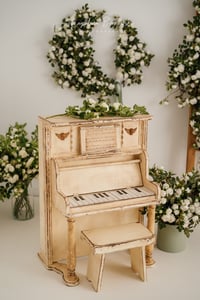 Image 1 of Set - piano + sheet music + stool CREME VINTAGE