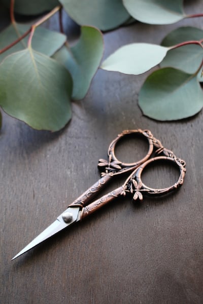 Image of Dragonfly Embroidery Scissors 