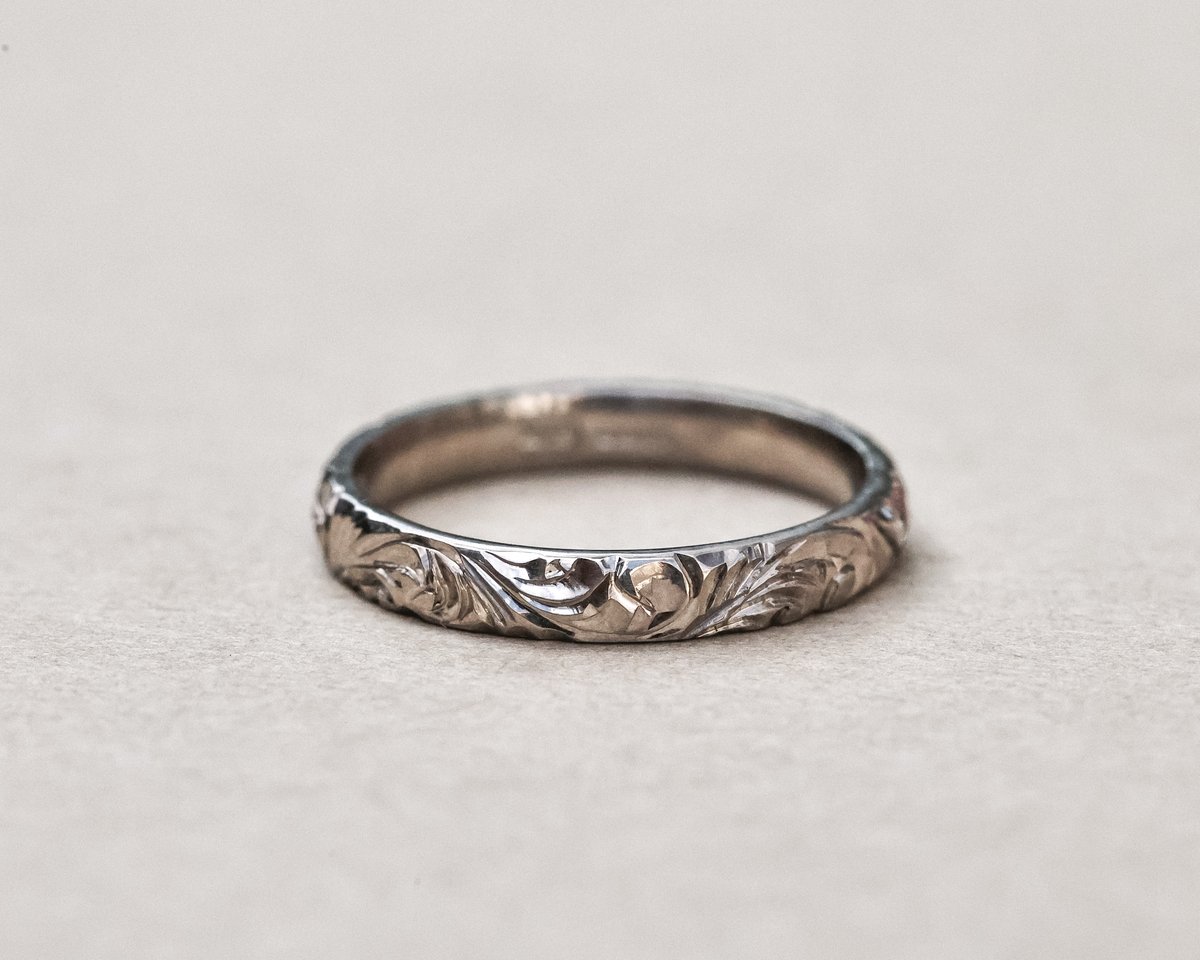 Image of 18ct White gold 3mm floral engraved ring - Men’s size