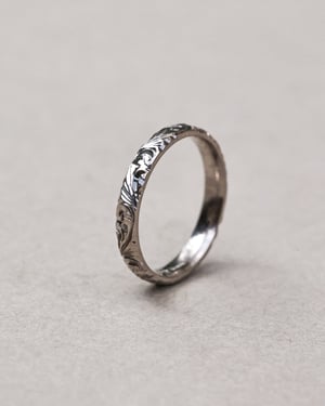 Image of 18ct White gold 3mm floral engraved ring - Men’s size