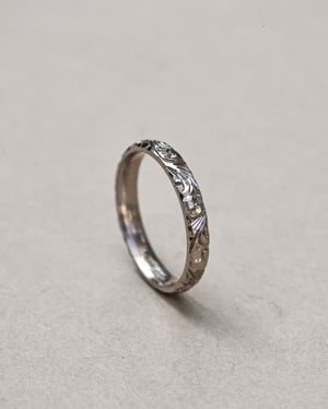 Image of 18ct White gold 3mm floral engraved ring - Men’s size