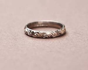 Image of 18ct white gold 3mm floral engraved - Women's size