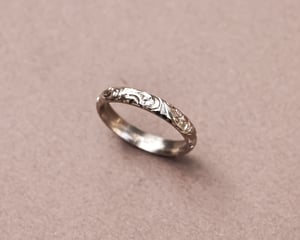 Image of 18ct white gold 3mm floral engraved - Women's size