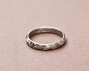 Image of 18ct white gold 3mm floral engraved - Women's size