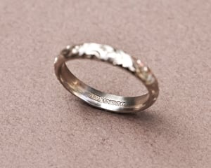 Image of 18ct white gold 3mm floral engraved - Women's size