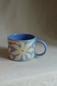 Image 15 of "Flora Adora" Shortie Mug 2 in Blueberry Milk