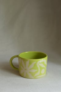 Image 6 of "Flora Adora" Shortie Mug 5 in Limeade