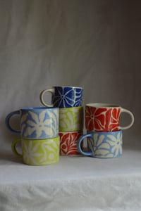 Image 3 of "Flora Adora" Shortie Mug 7 in Strawberry