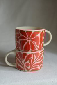 Image 7 of "Flora Adora" Shortie Mug 8 in Strawberry