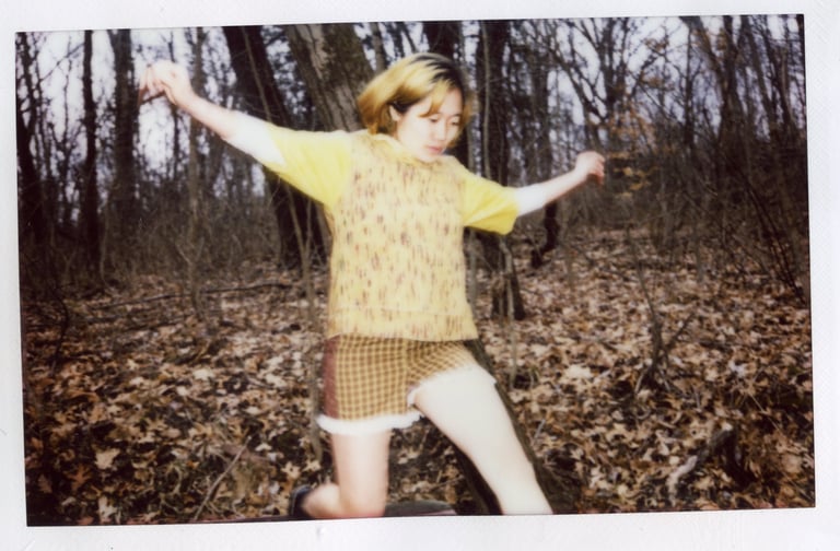 sister ruffle shorts: pucker bunch Image 2