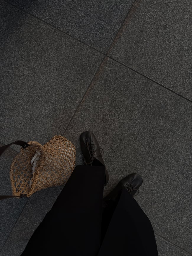 rye tote with a leather strap
