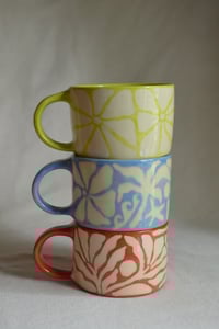 Image 3 of "Flora Adora" Shortie Mug 9 in Strawberry