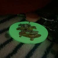 Image 2 of [PREORDER] Skater Siyeon glow in the dark keychain