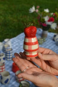 Image 12 of To-Go Sippers in Strawberries & Cream Picnic