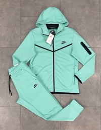 Nike tech fleece green