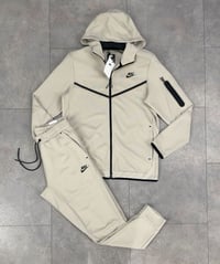 Nike tech fleece milk