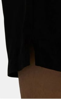 Image 4 of Men's versatile chill and swim shorts, Black.