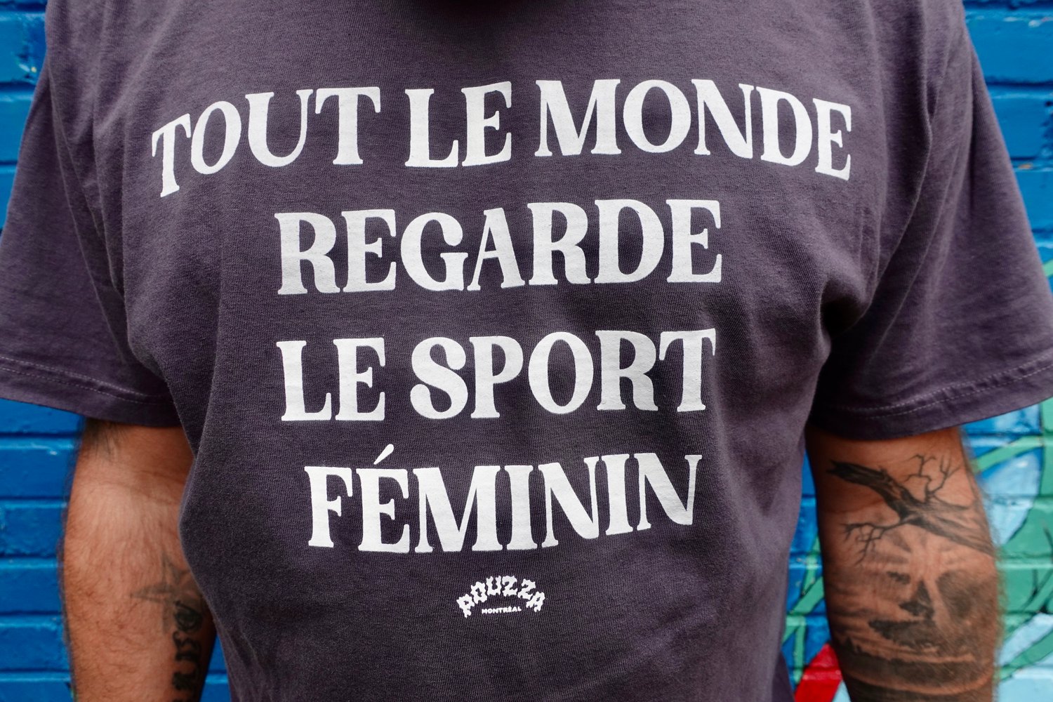 Image de T-shirt " TOUT LE MONDE REGARDE LE SPORT FÉMININ "