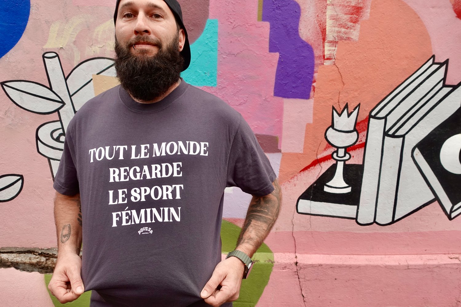 Image of T-shirt " TOUT LE MONDE REGARDE LE SPORT FÉMININ "
