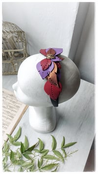 Image 5 of Cerchietto per i capelli artigianale in pelle FOLIAGE HEADBAND - Betty