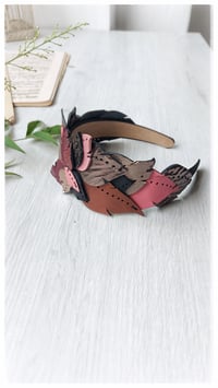 Image 10 of Cerchietto per i capelli artigianale in pelle FOLIAGE HEADBAND - Romanza