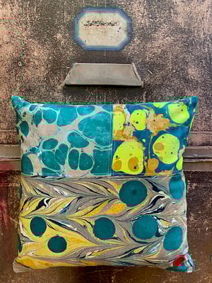 Image of marble cushion - no. 04