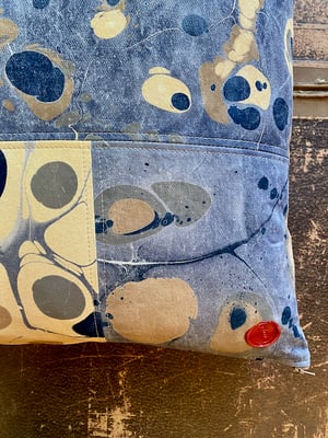 Image of marble cushion - no. 05
