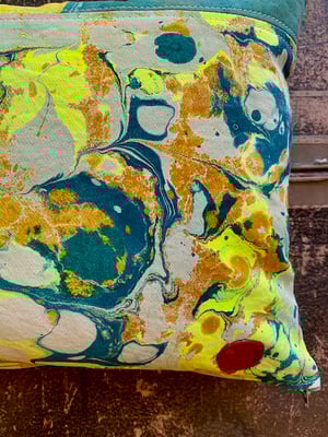 Image of marble cushion - no. 13